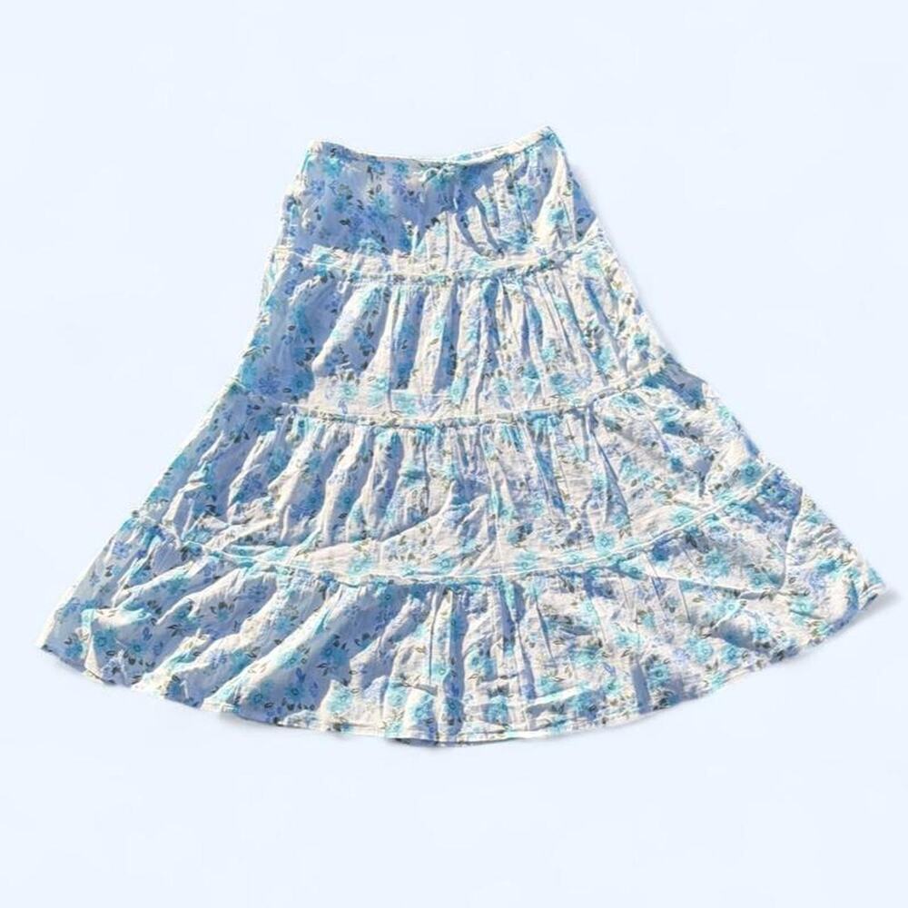 Sweet white and light blue